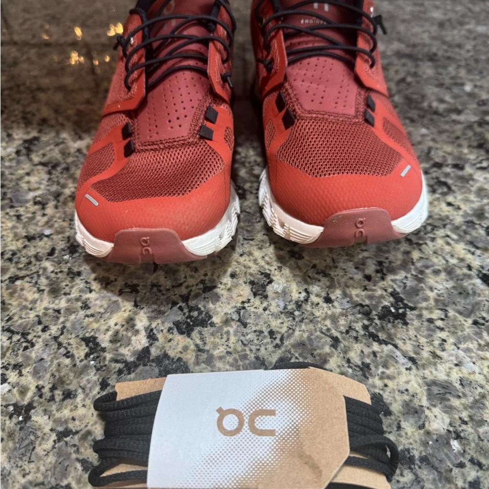 On Running Burgundy Sneakers - Picture 3 of 4